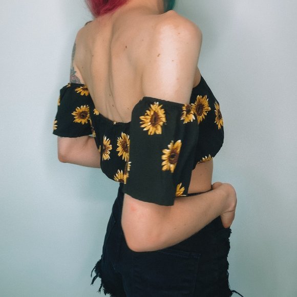 Sunflower Over The Shoulder Crop Top - Picture 5 of 6